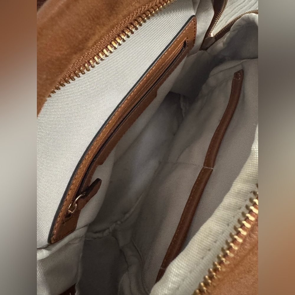 Backpack has few flaws on the side - Picture 14 of 14